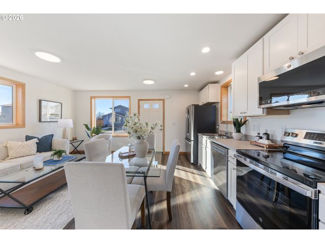 715 ST CHARLES St, Eugene, OR 97402