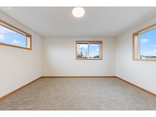 715 ST CHARLES St, Eugene, OR 97402