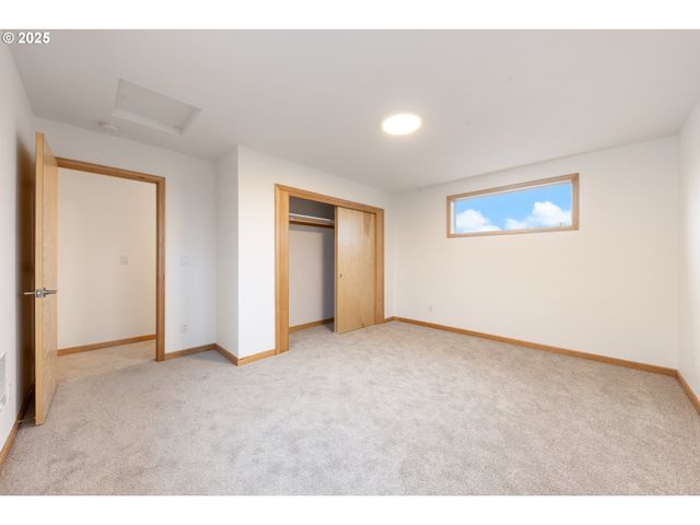 715 ST CHARLES St, Eugene, OR 97402