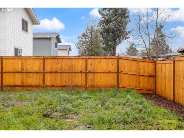 715 ST CHARLES St, Eugene, OR 97402