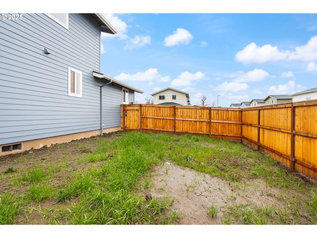 715 ST CHARLES St, Eugene, OR 97402