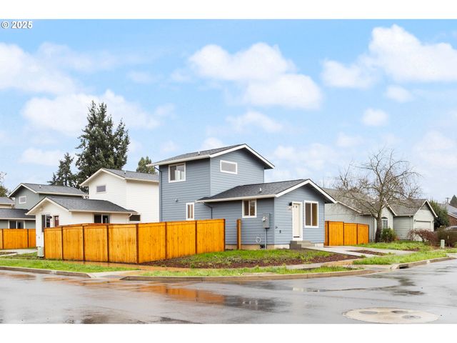 715 ST CHARLES St, Eugene, OR 97402