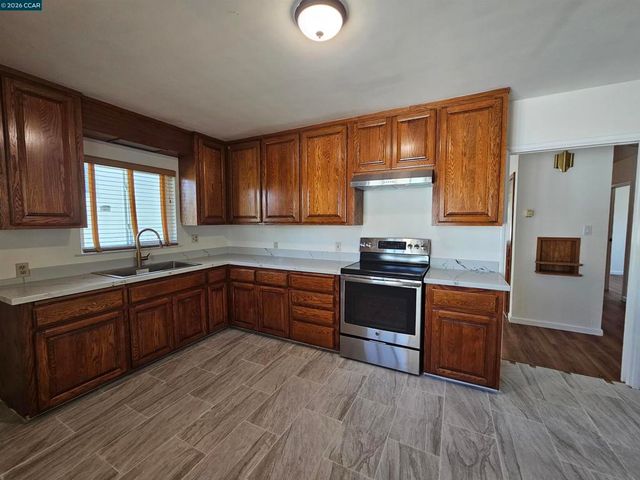 638 36Th St, Richmond, CA 94805