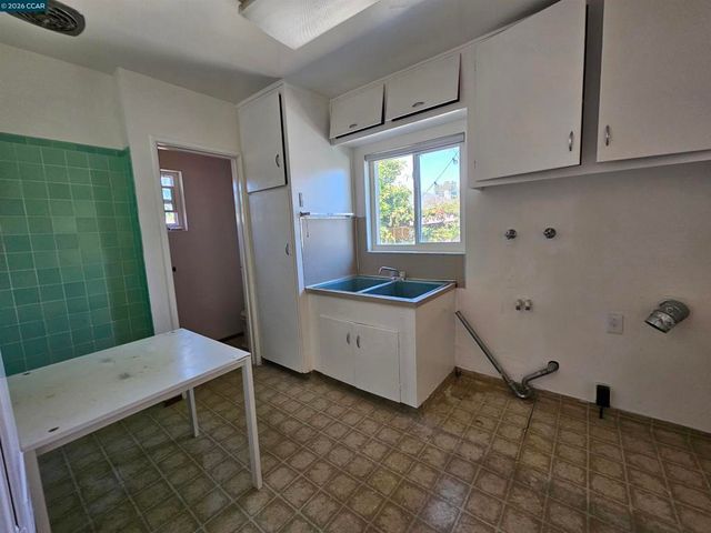 638 36Th St, Richmond, CA 94805