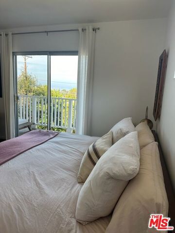 555 AGATE Street, Laguna Beach, CA 92651