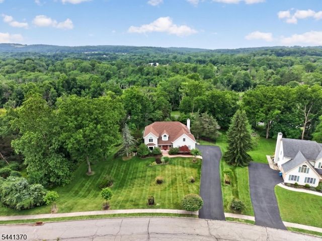 6 Chaucer Dr, Clinton Twp., NJ 08801