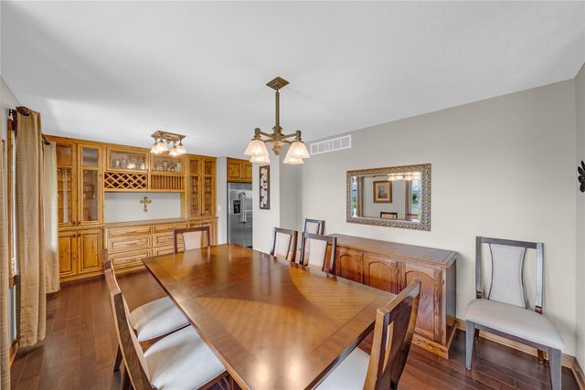 904 Pleasant Street SE, Bondurant, IA 50035