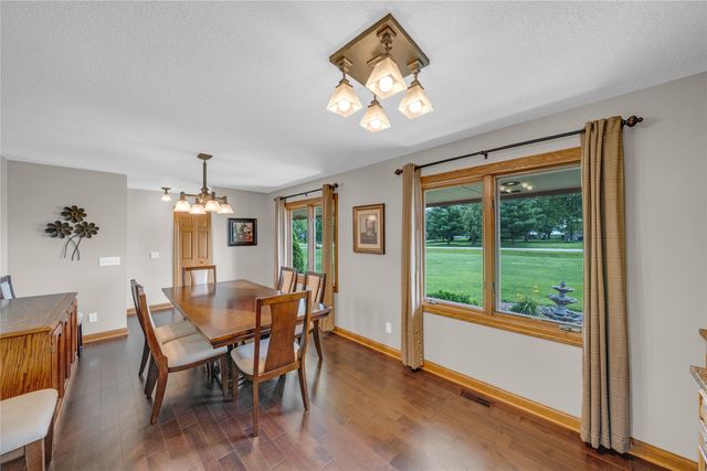 904 Pleasant Street SE, Bondurant, IA 50035