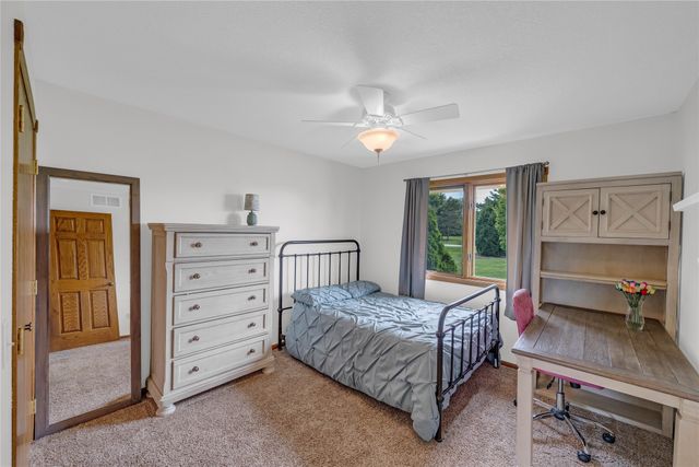 904 Pleasant Street SE, Bondurant, IA 50035