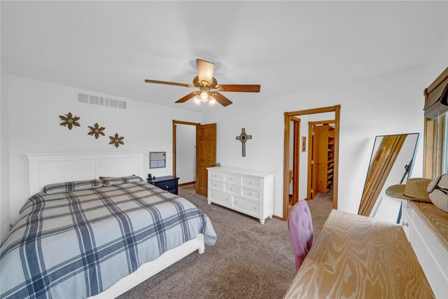 904 Pleasant Street SE, Bondurant, IA 50035