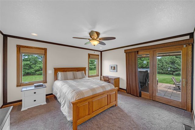 904 Pleasant Street SE, Bondurant, IA 50035