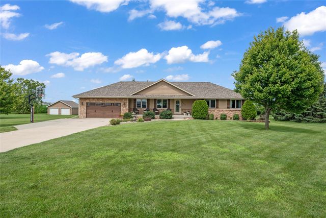 904 Pleasant Street SE, Bondurant, IA 50035
