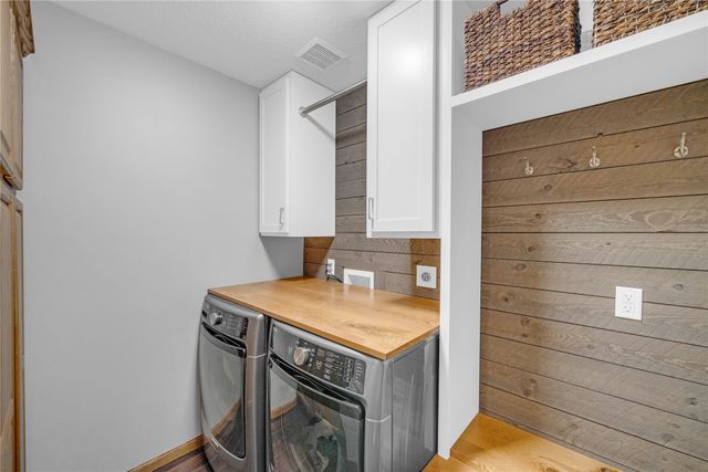 904 Pleasant Street SE, Bondurant, IA 50035
