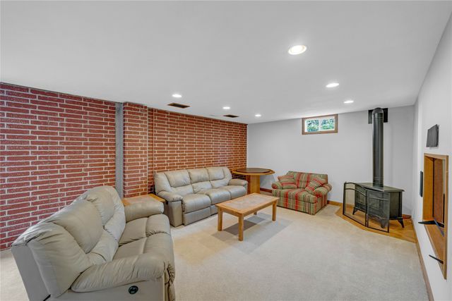 904 Pleasant Street SE, Bondurant, IA 50035