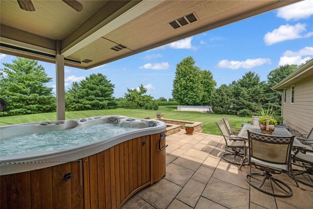 904 Pleasant Street SE, Bondurant, IA 50035