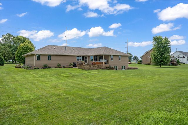 904 Pleasant Street SE, Bondurant, IA 50035