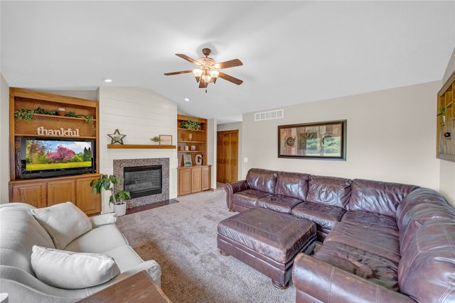 904 Pleasant Street SE, Bondurant, IA 50035