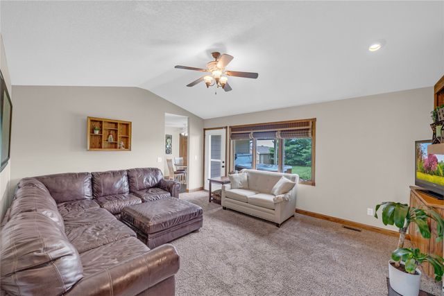904 Pleasant Street SE, Bondurant, IA 50035