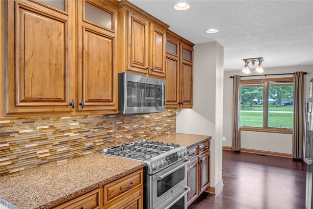 904 Pleasant Street SE, Bondurant, IA 50035