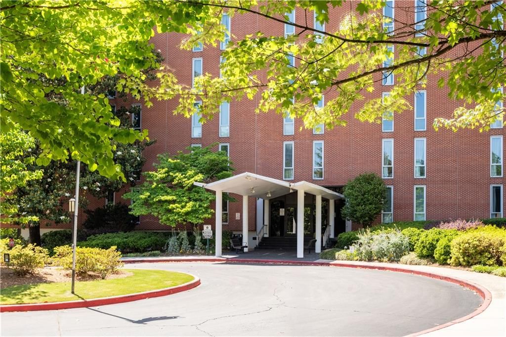 3060 PHARR Court N 422, Atlanta, GA 30305