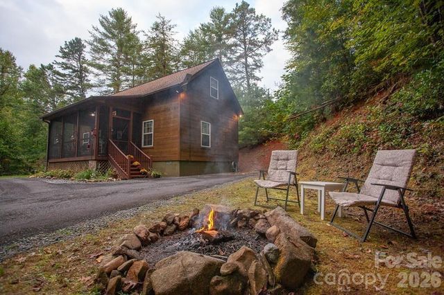 138 Hubbell Lane, Robbinsville, NC 28771