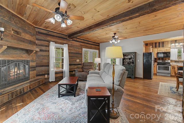 138 Hubbell Lane, Robbinsville, NC 28771