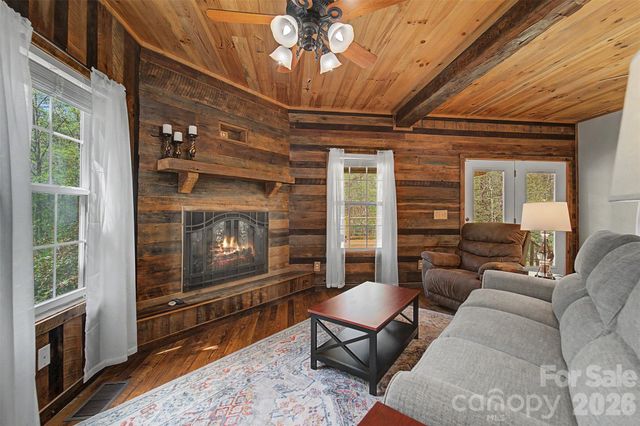 138 Hubbell Lane, Robbinsville, NC 28771