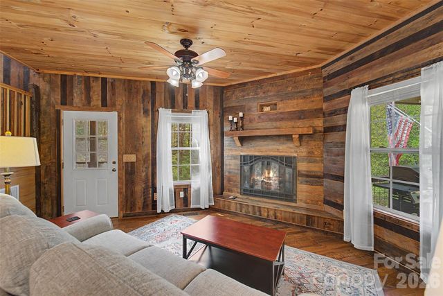138 Hubbell Lane, Robbinsville, NC 28771