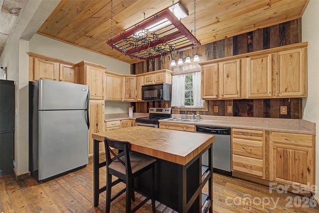 138 Hubbell Lane, Robbinsville, NC 28771