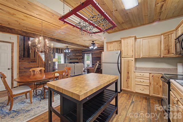 138 Hubbell Lane, Robbinsville, NC 28771