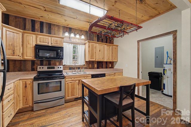 138 Hubbell Lane, Robbinsville, NC 28771