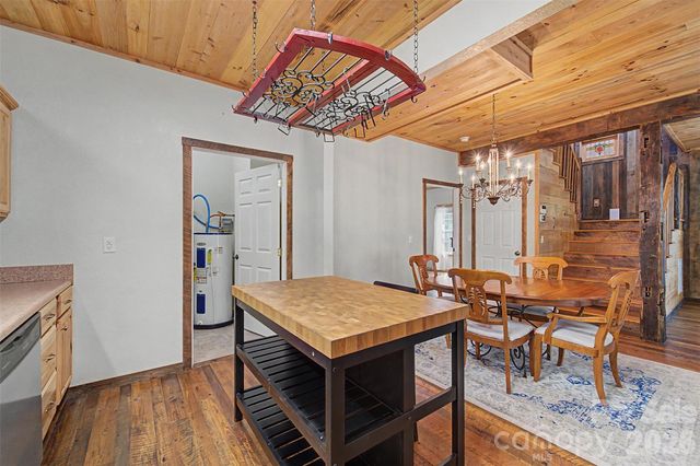 138 Hubbell Lane, Robbinsville, NC 28771