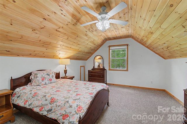 138 Hubbell Lane, Robbinsville, NC 28771