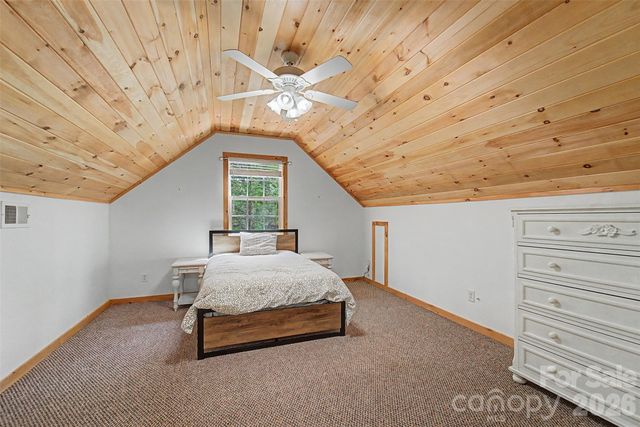 138 Hubbell Lane, Robbinsville, NC 28771