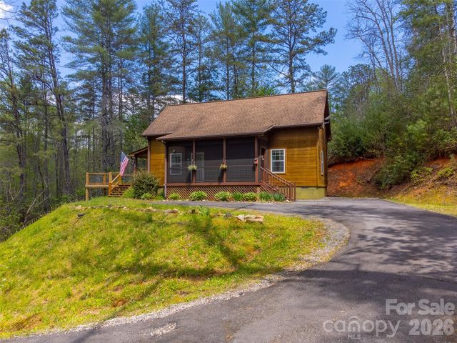 138 Hubbell Lane, Robbinsville, NC 28771