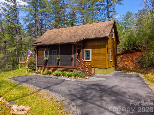 138 Hubbell Lane, Robbinsville, NC 28771