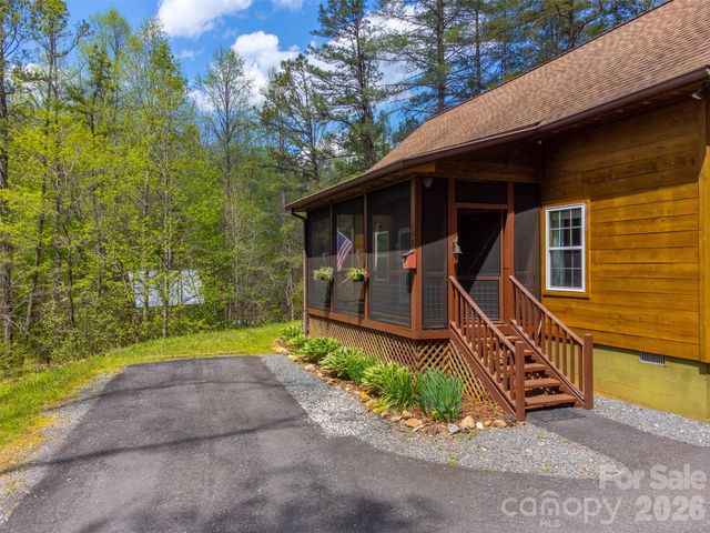 138 Hubbell Lane, Robbinsville, NC 28771