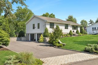 6 Village Way, Smithtown, NY 11787