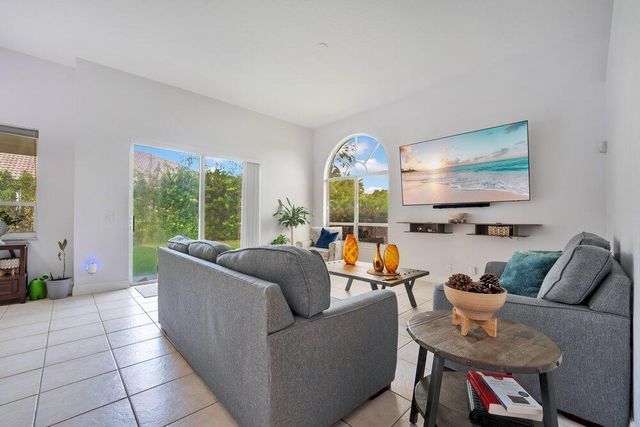 5005 NW 57th Terrace, Coral Springs, FL 33067
