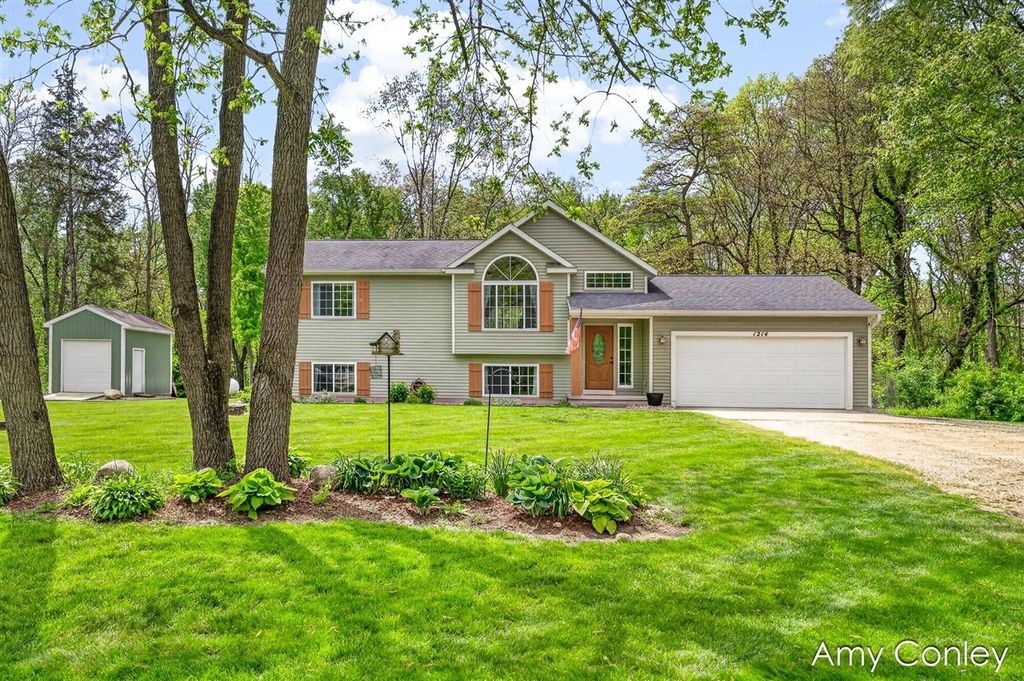 1214 Delaney Drive, Martin, MI 49070