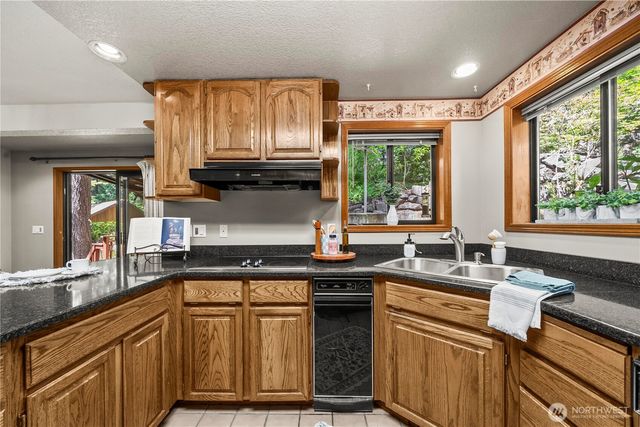 4725 Rehklau Road SE, Olympia, WA 98513