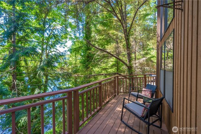 4725 Rehklau Road SE, Olympia, WA 98513