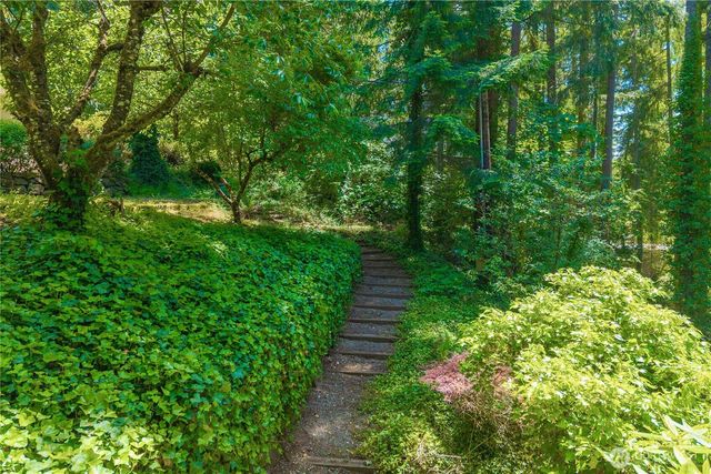 4725 Rehklau Road SE, Olympia, WA 98513