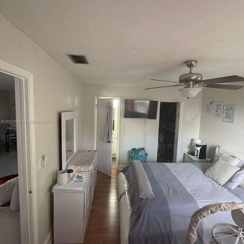 940 NW 104th Avenue 203, Pembroke Pines, FL 33026