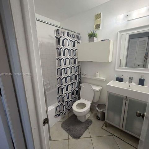 940 NW 104th Avenue 203, Pembroke Pines, FL 33026