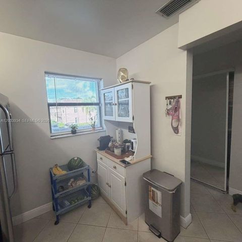 940 NW 104th Avenue 203, Pembroke Pines, FL 33026