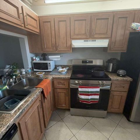 940 NW 104th Avenue 203, Pembroke Pines, FL 33026
