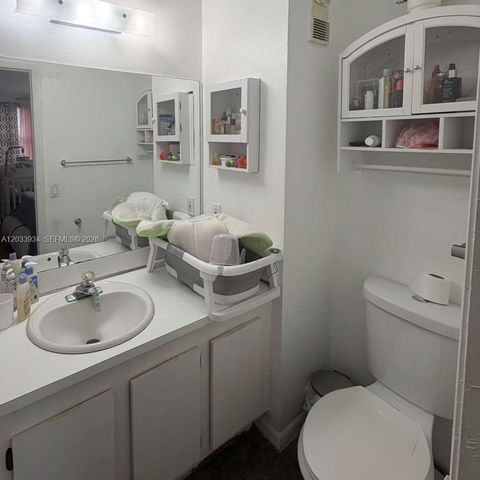 940 NW 104th Avenue 203, Pembroke Pines, FL 33026