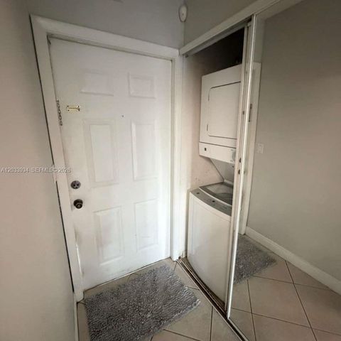 940 NW 104th Avenue 203, Pembroke Pines, FL 33026