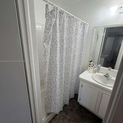 940 NW 104th Avenue 203, Pembroke Pines, FL 33026